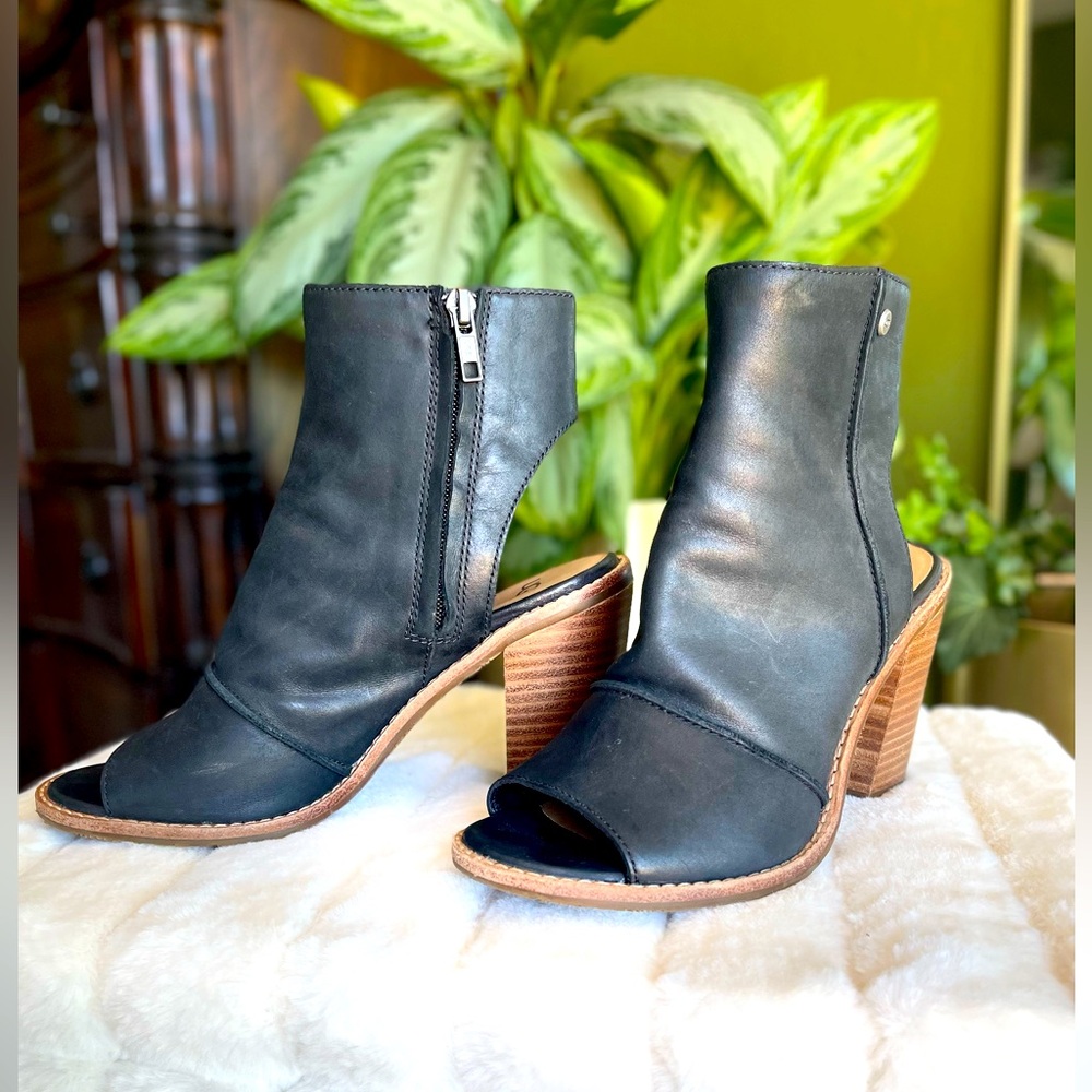 UGG Valencia Peep Toe Heels, 7